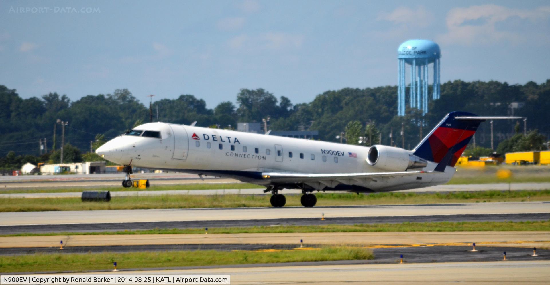 N900EV, 2002 Bombardier CRJ-200ER (CL-600-2B19) C/N 7608, Takeoff Atlanta
