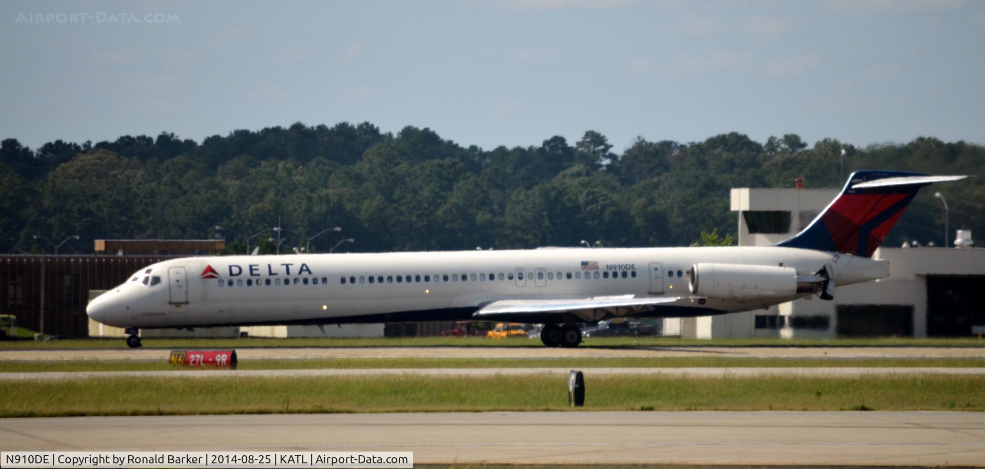 N910DE, 1992 McDonnell Douglas MD-88 C/N 53419, Landing Atlanta