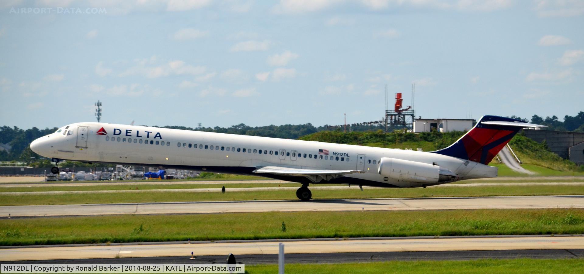 N912DL, 1987 McDonnell Douglas MD-88 C/N 49543, Nose wheel liftoff Atlanta