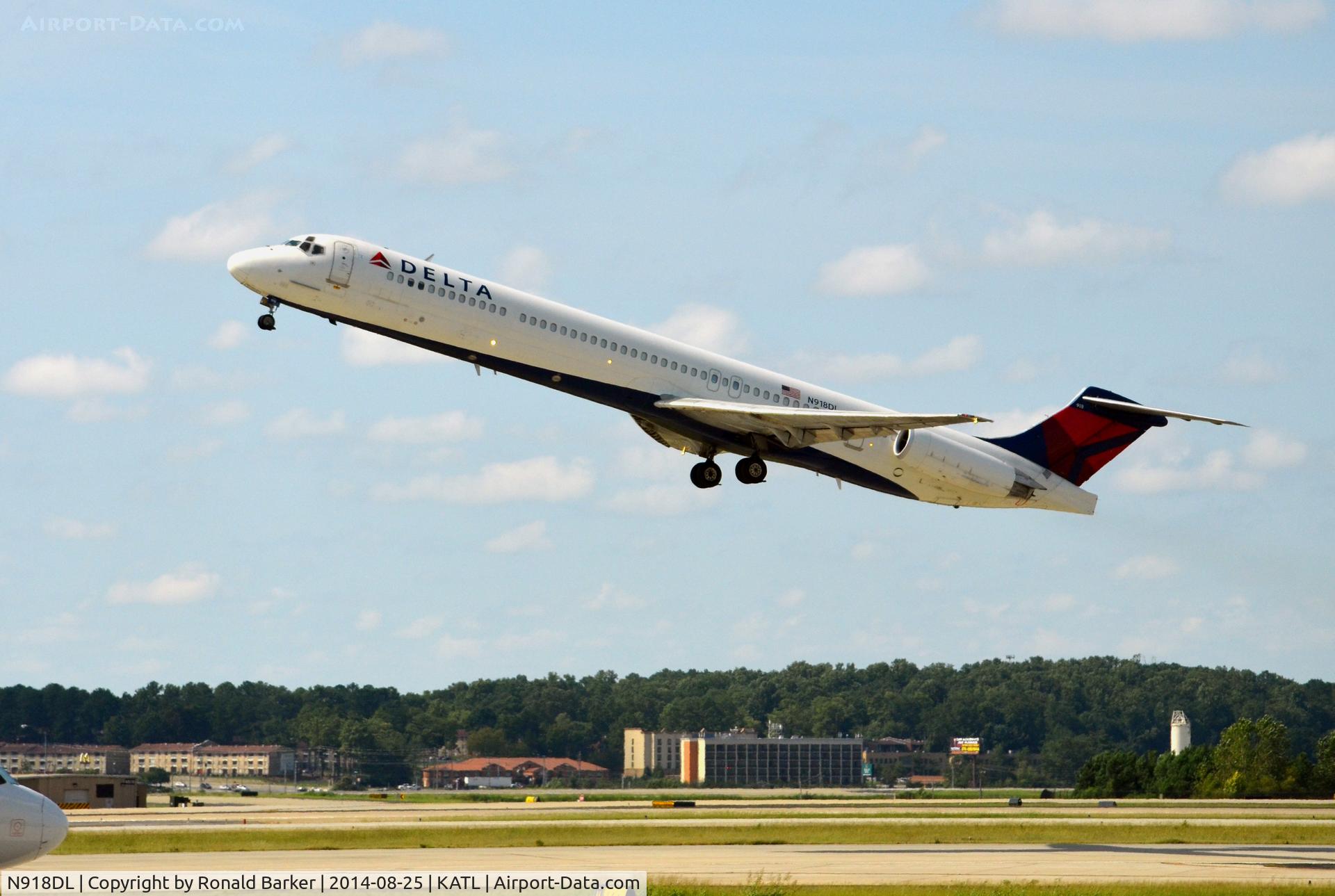 N918DL, 1988 McDonnell Douglas MD-88 C/N 49583, Takeoff Atlanta