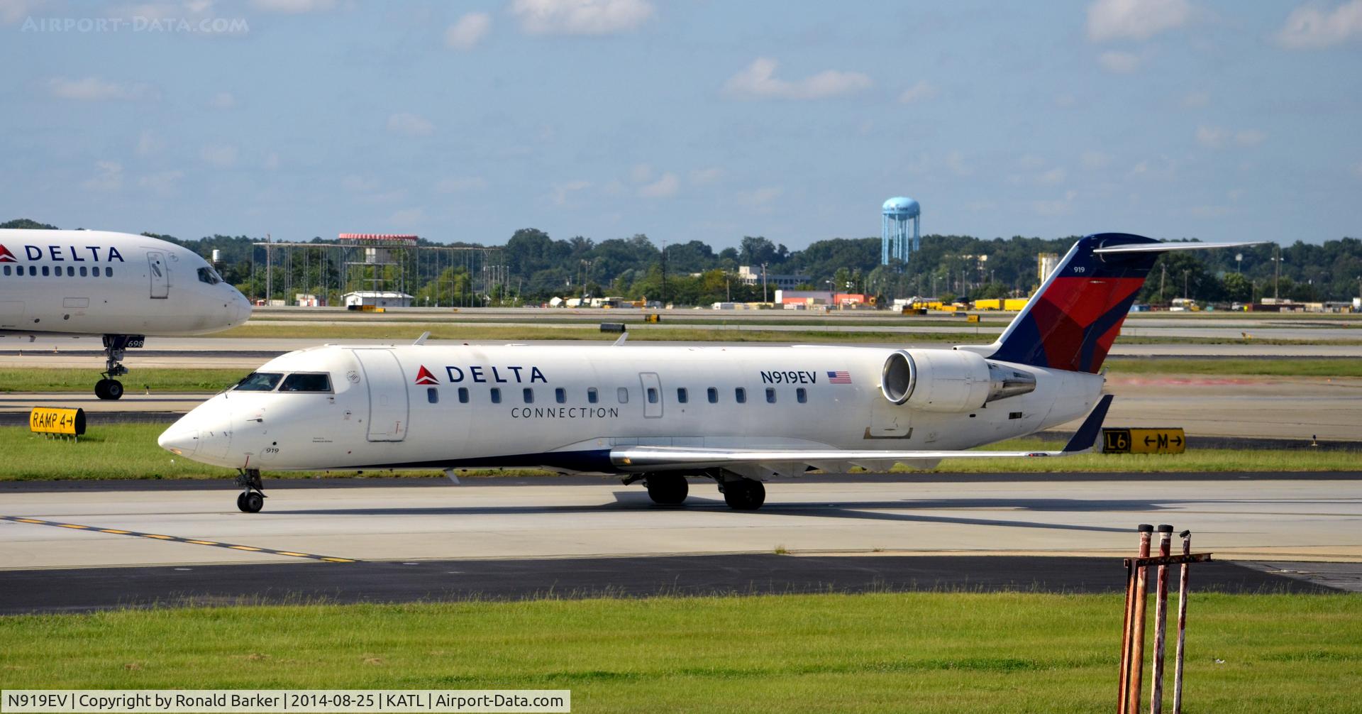 N919EV, 2003 Bombardier CRJ-200ER (CL-600-2B19) C/N 7780, Taxi Atlanta