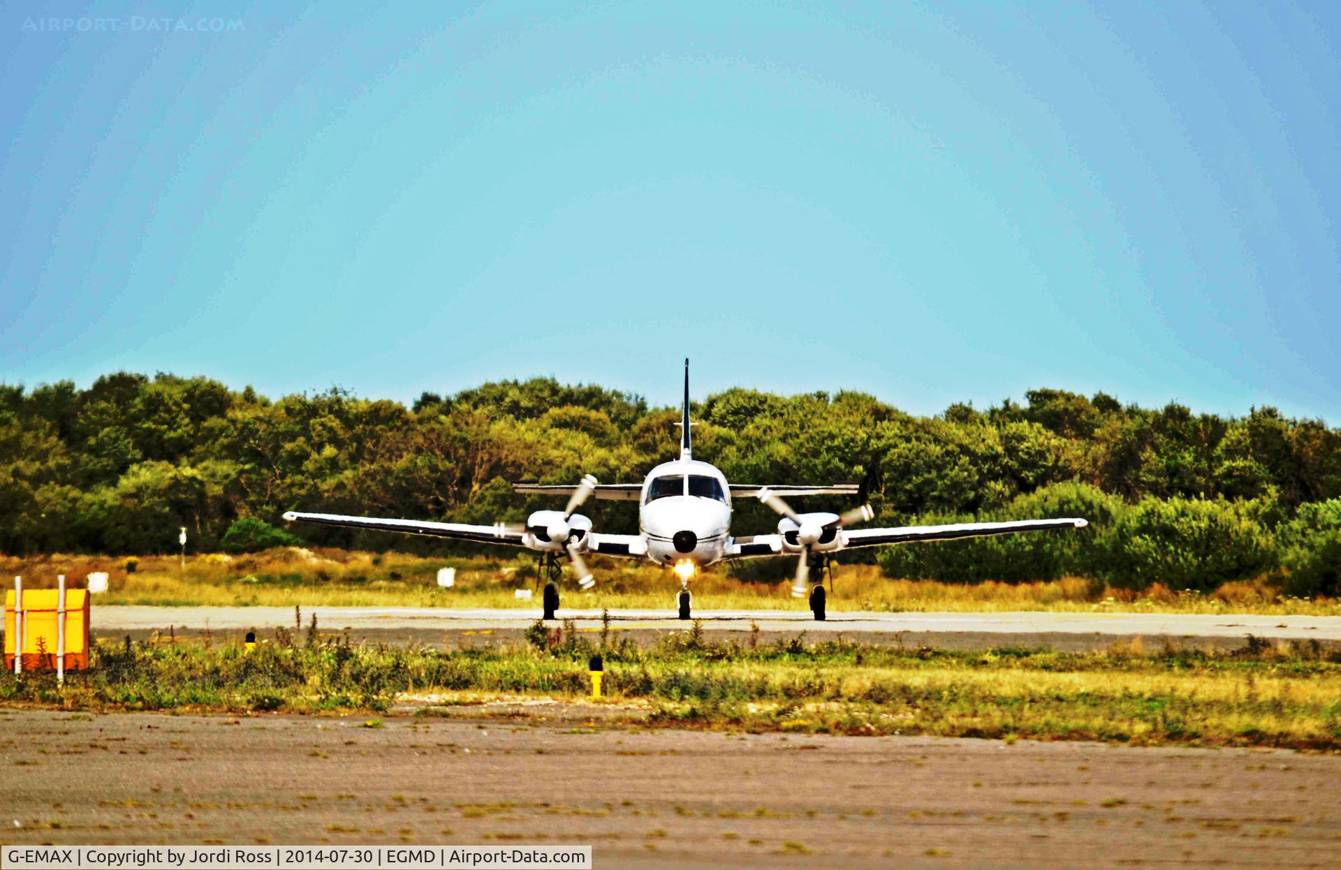 G-EMAX, 1979 Piper PA-31-350 Chieftain C/N 31-7952029, Head on with a Lyddair PA31