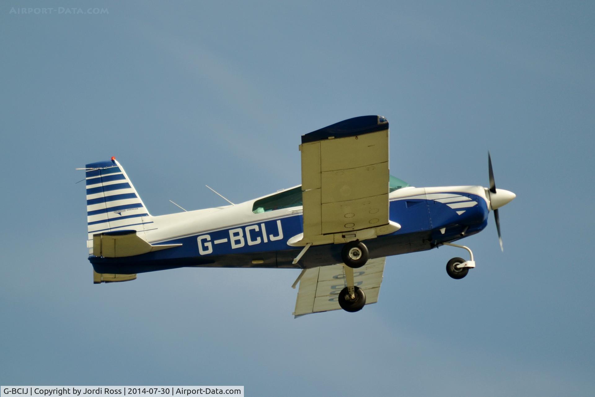 G-BCIJ, 1974 Grumman American AA-5 Traveler C/N AA5-0603, Departing Lydd