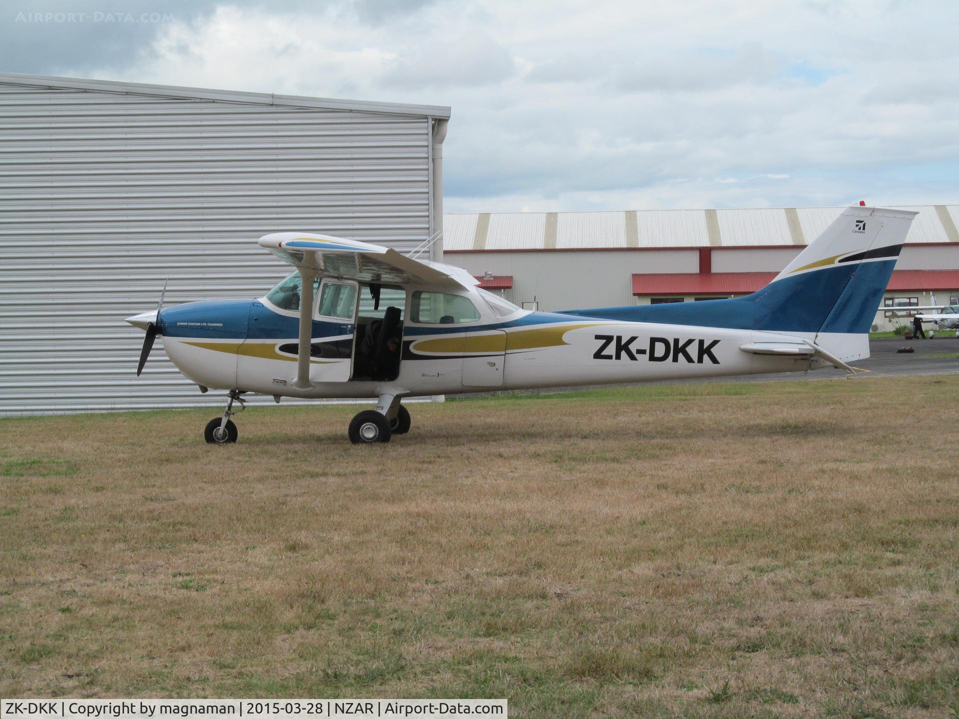 ZK-DKK, Cessna 172M C/N 17261742, local about to move out