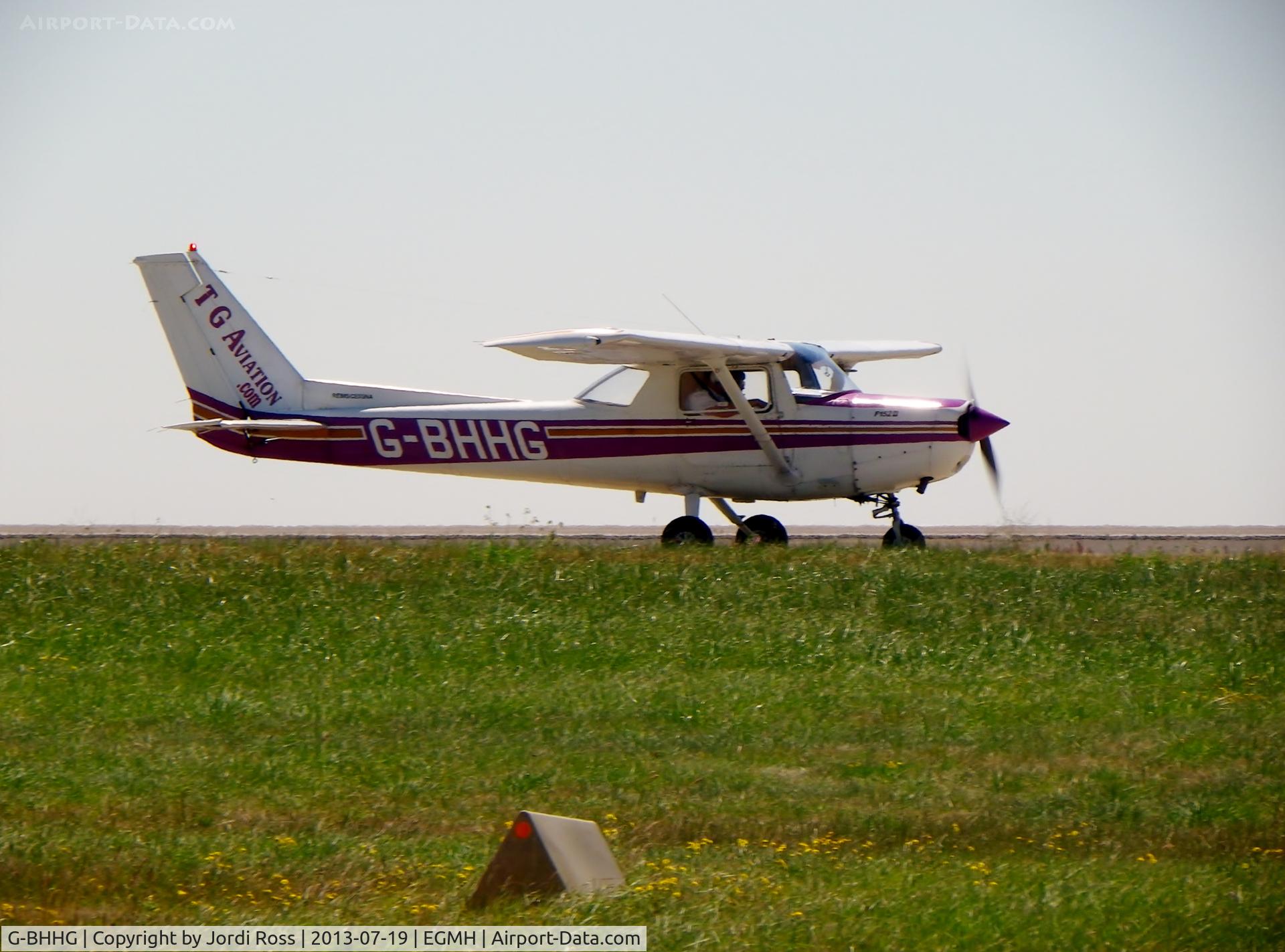 G-BHHG, 1980 Reims F152 C/N 1725, TG taxing to the runway