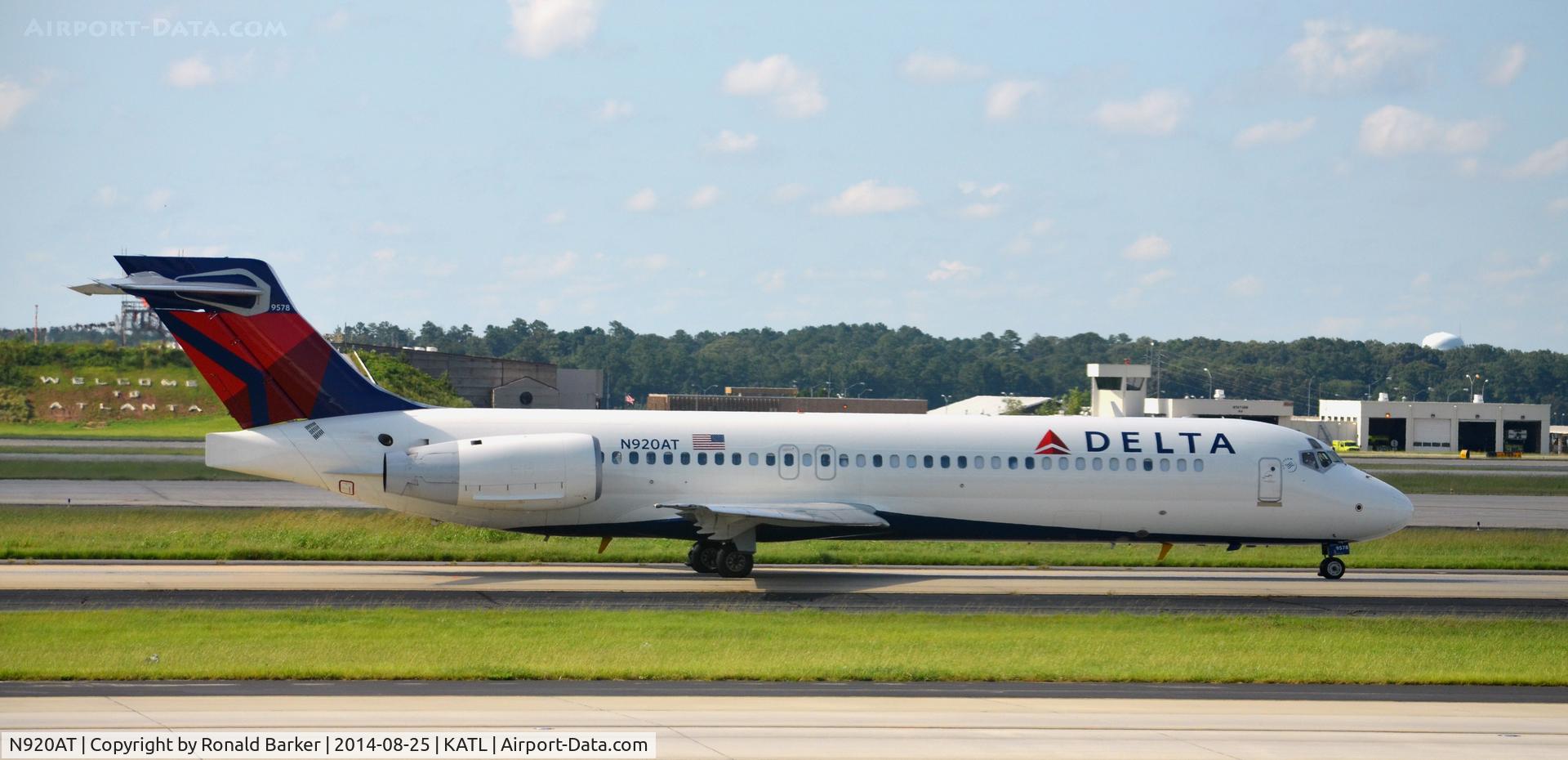 N920AT, 2000 Boeing 717-200 C/N 55083, Former Airtran in Delta colors, Taxi Atlanta