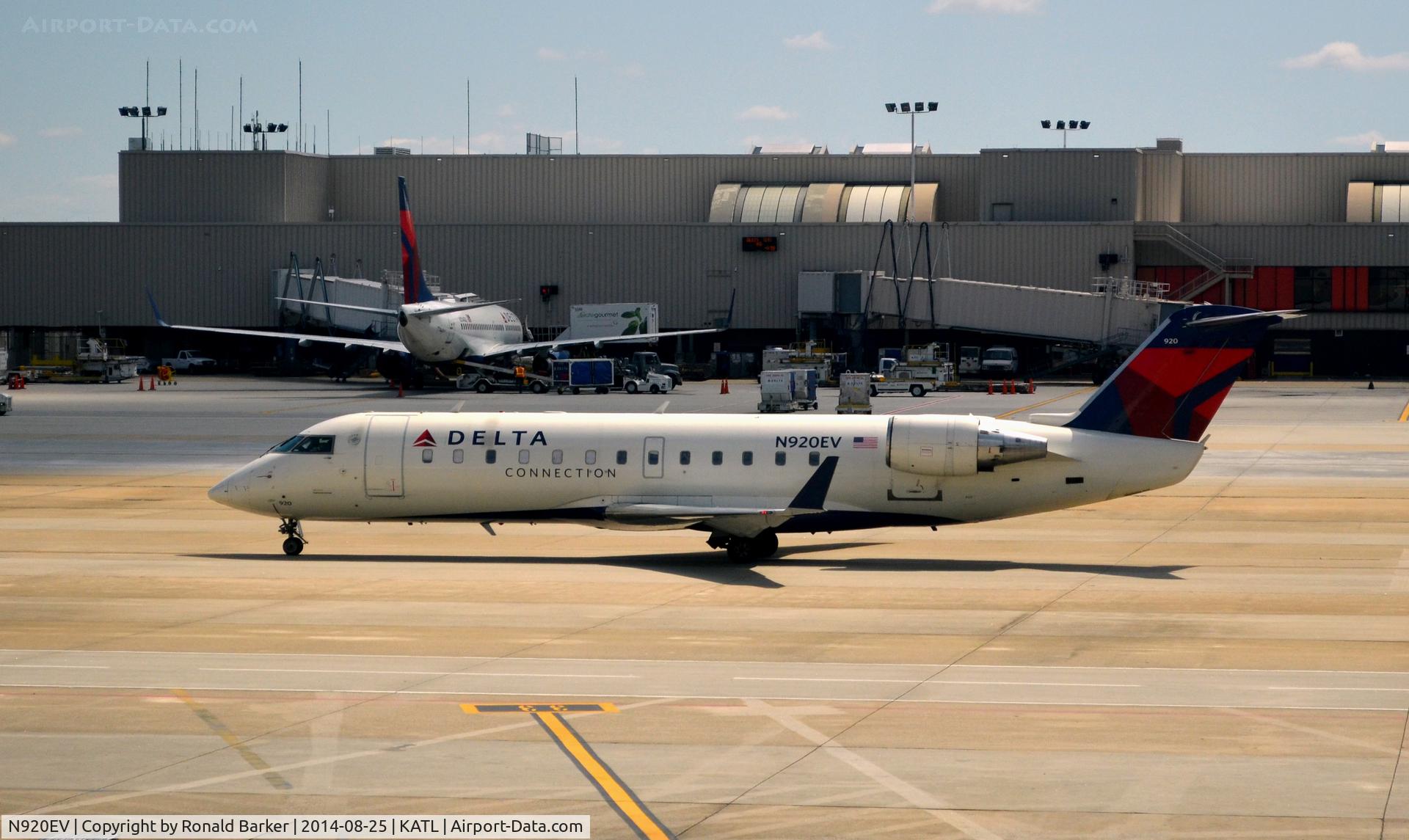 N920EV, 2003 Bombardier CRJ-200ER (CL-600-2B19) C/N 7810, Taxi Atlanta