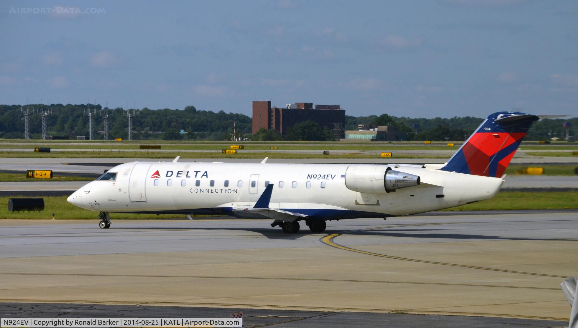N924EV, 2003 Bombardier CRJ-200ER (CL-600-2B19) C/N 7830, Taxi Atlanta