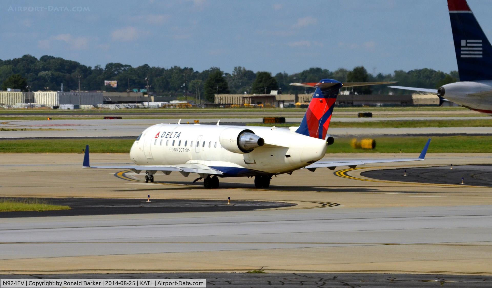 N924EV, 2003 Bombardier CRJ-200ER (CL-600-2B19) C/N 7830, Taxi Atlanta