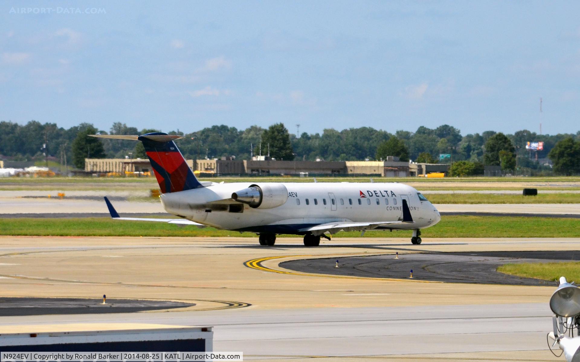 N924EV, 2003 Bombardier CRJ-200ER (CL-600-2B19) C/N 7830, Taxi Atlanta