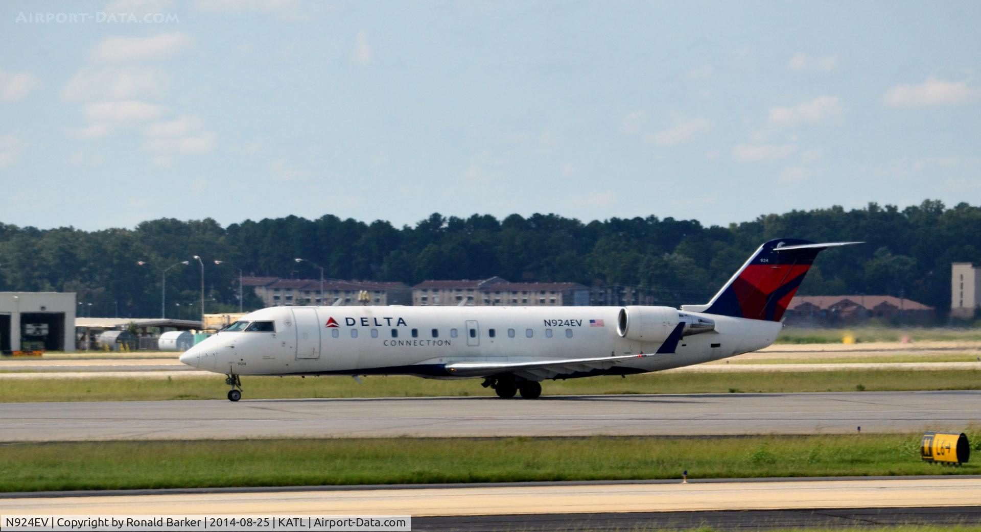 N924EV, 2003 Bombardier CRJ-200ER (CL-600-2B19) C/N 7830, Taxi Atlanta