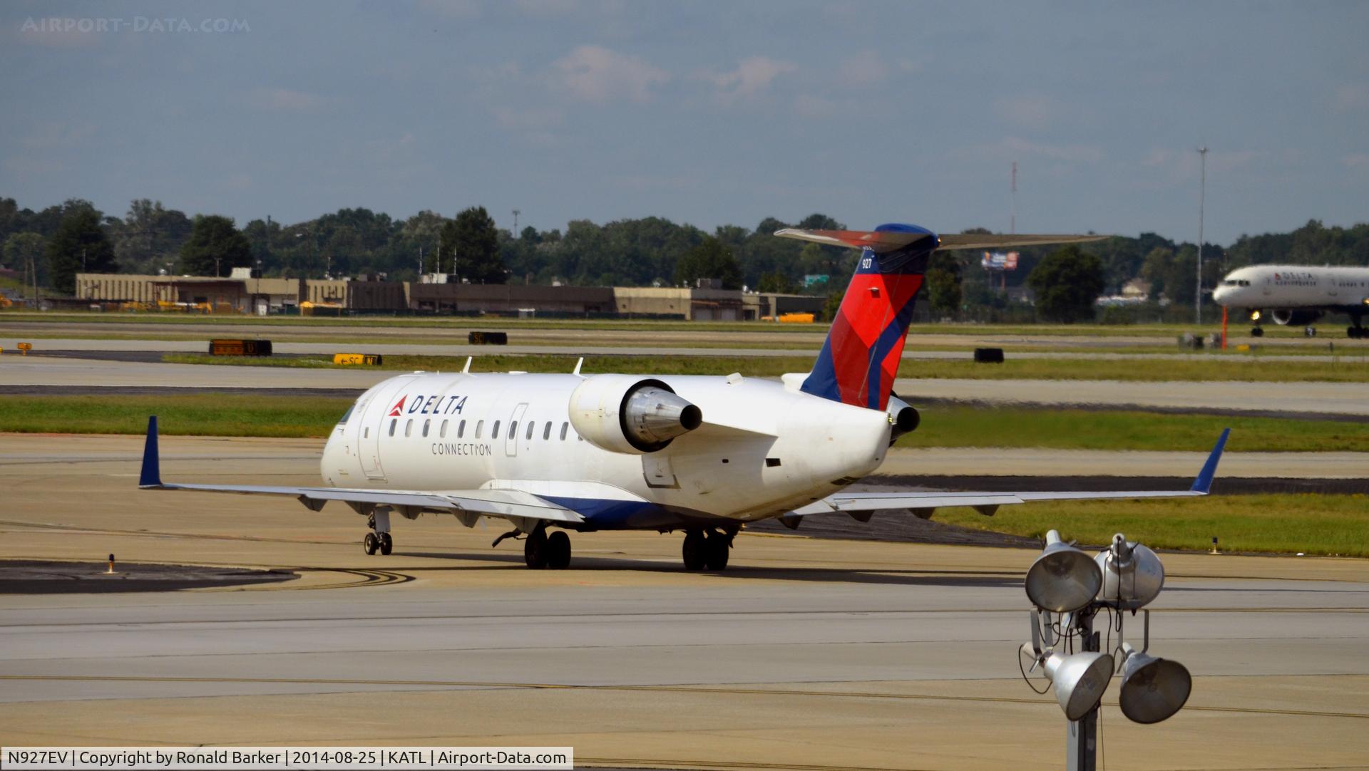 N927EV, 2003 Bombardier CRJ-200ER (CL-600-2B19 C/N 7844, Taxi Atlanta