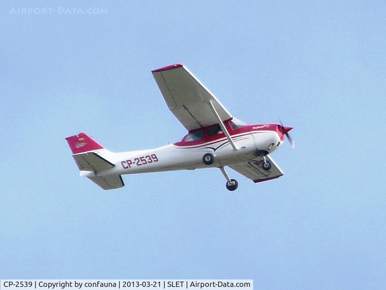 CP-2539, 1973 Cessna 172M C/N 17261392, Skyteam trainer flying over Santa Cruz city