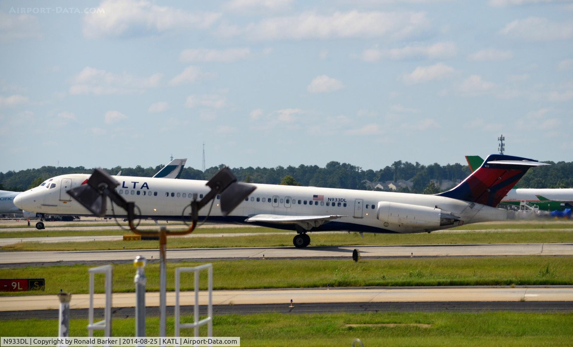 N933DL, 1989 McDonnell Douglas MD-88 C/N 49720, Takeoff Atlanta