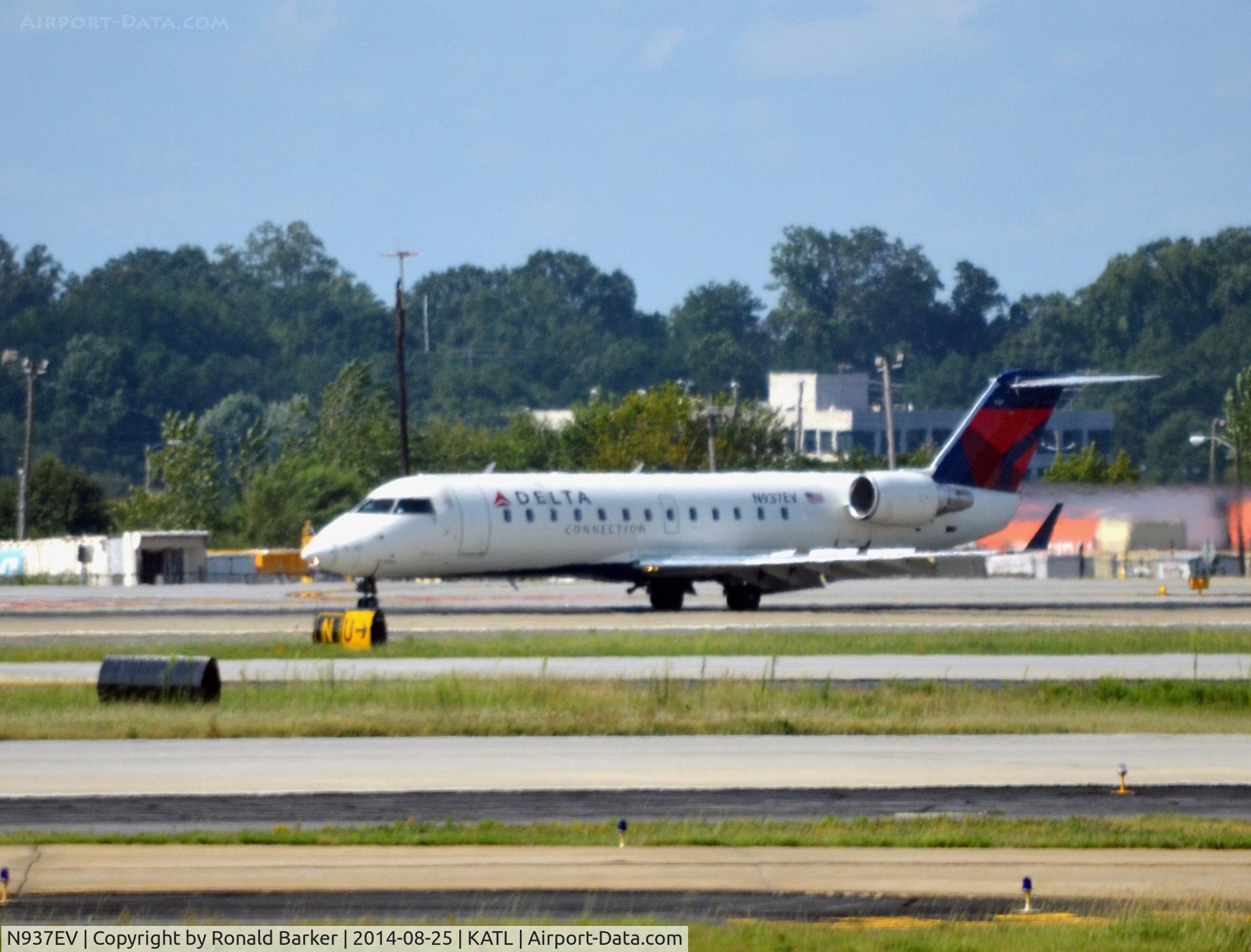 N937EV, 2005 Bombardier CRJ-200ER (CL-600-2B19) C/N 8042, Landing Atlanta