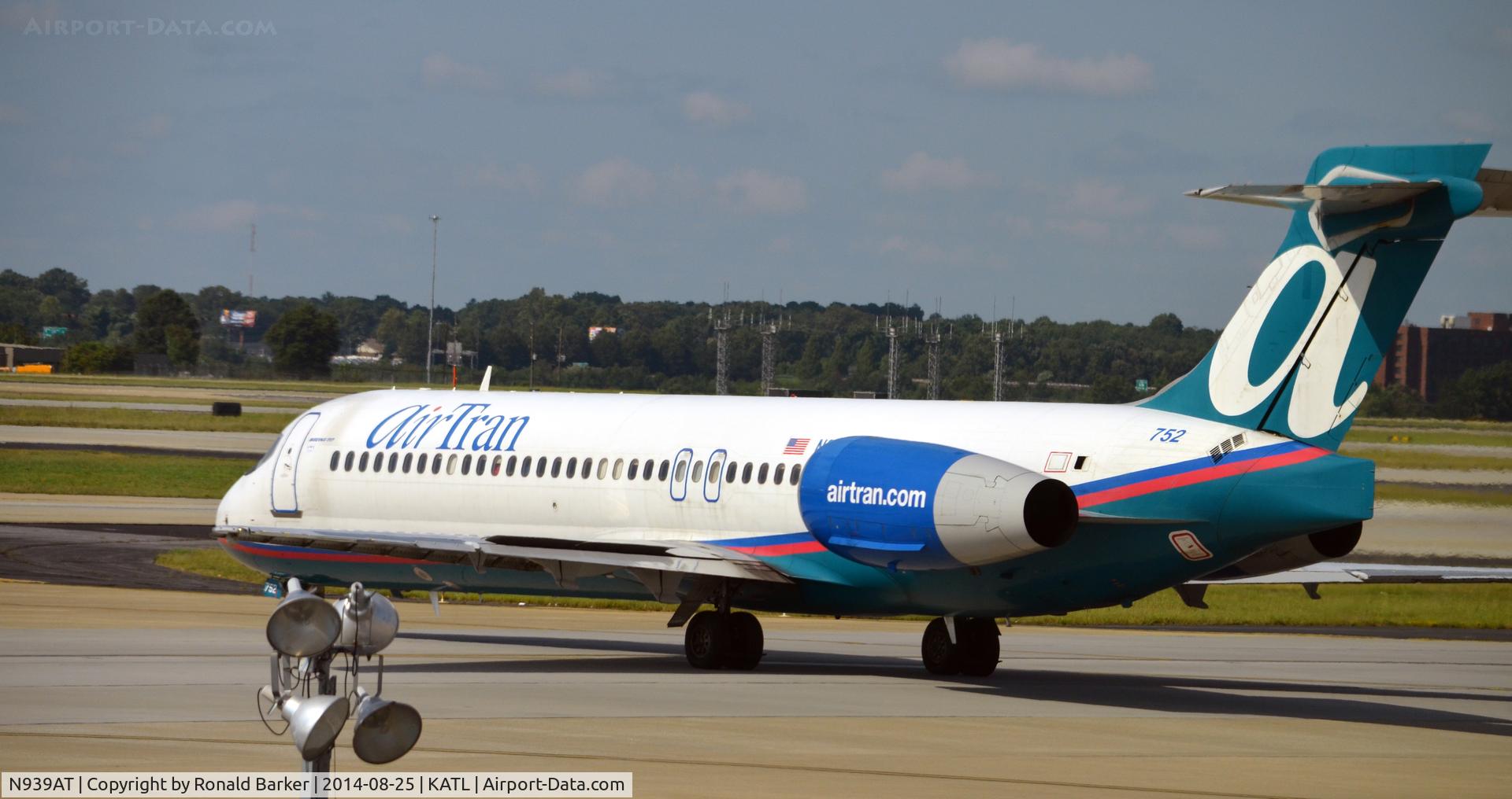 N939AT, 2006 Boeing 717-200 C/N 55099, Taxi Atlanta
