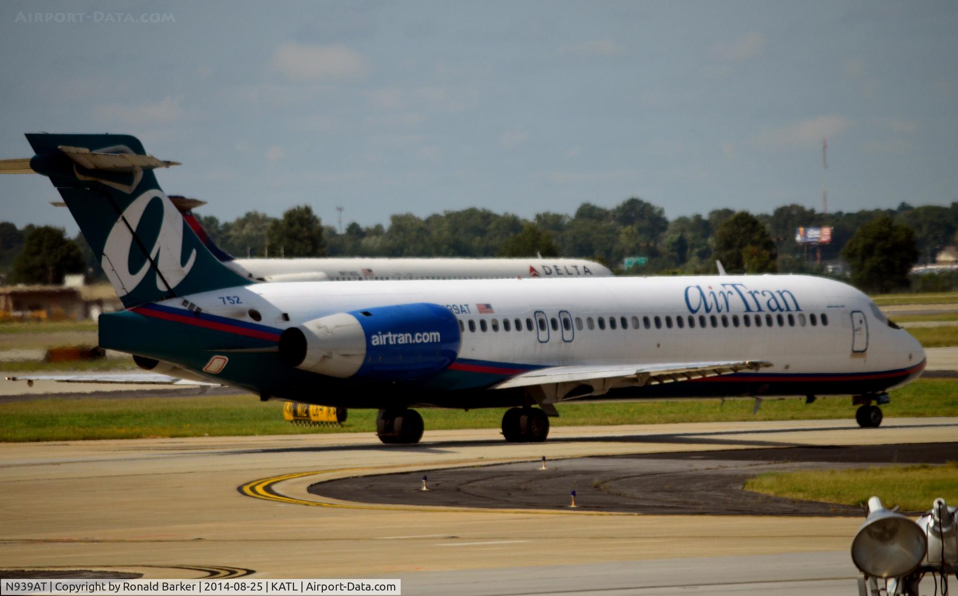 N939AT, 2006 Boeing 717-200 C/N 55099, Taxi Atlanta