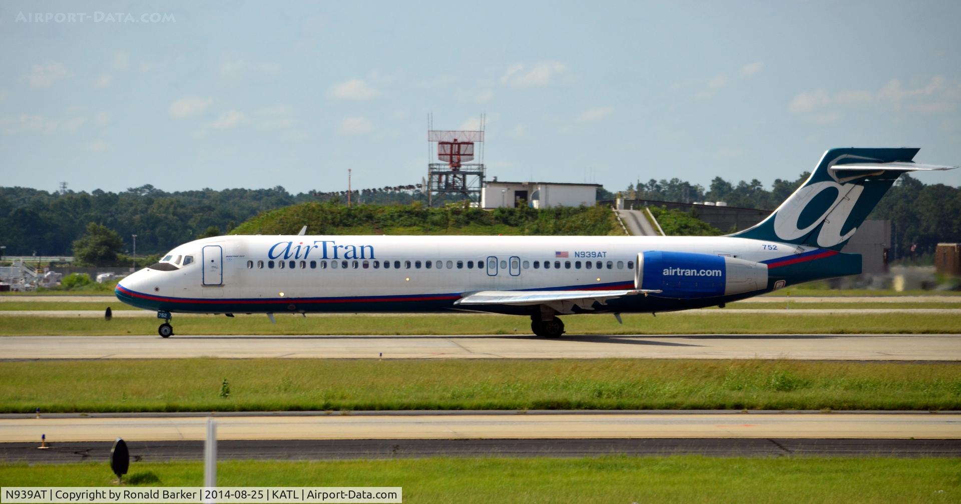 N939AT, 2006 Boeing 717-200 C/N 55099, Taxi Atlanta