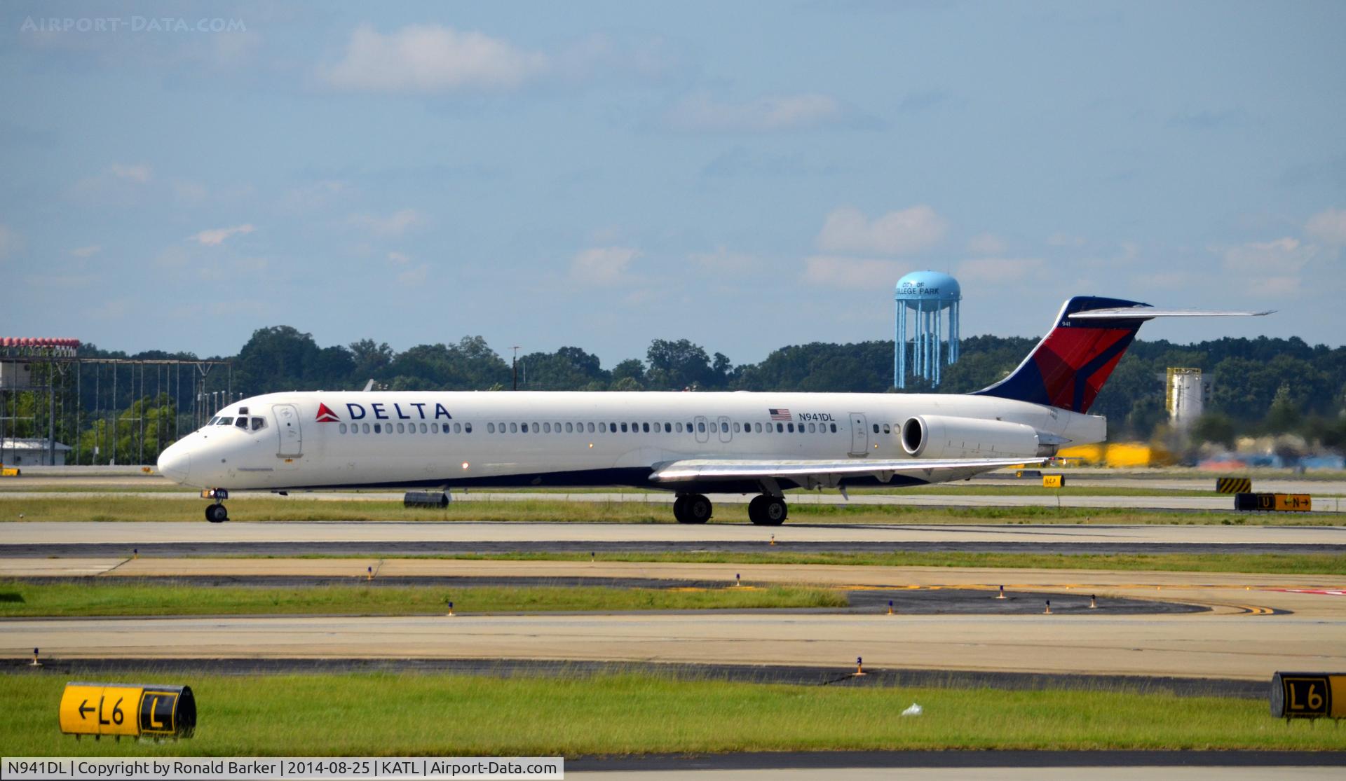 N941DL, 1989 McDonnell Douglas MD-88 C/N 49814, Takeoff roll Atlanta