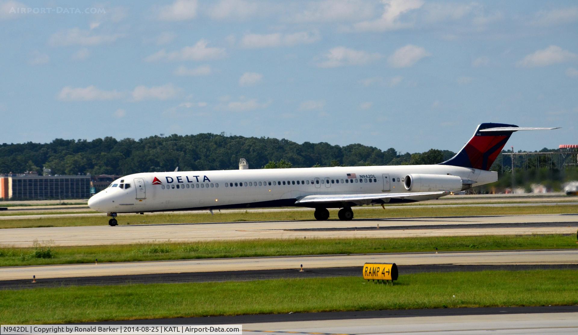 N942DL, 1989 McDonnell Douglas MD-88 C/N 49815, Takeoff roll Atlanta