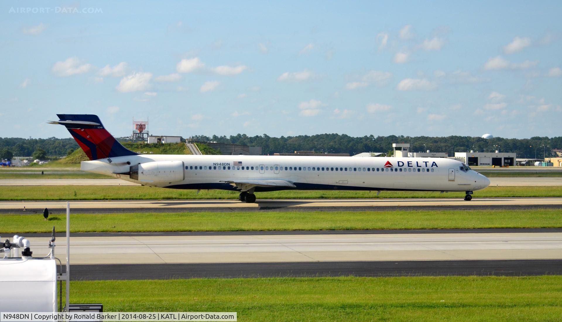 N948DN, 1996 McDonnell Douglas MD-90-30 C/N 53357, Taxi Atlanta