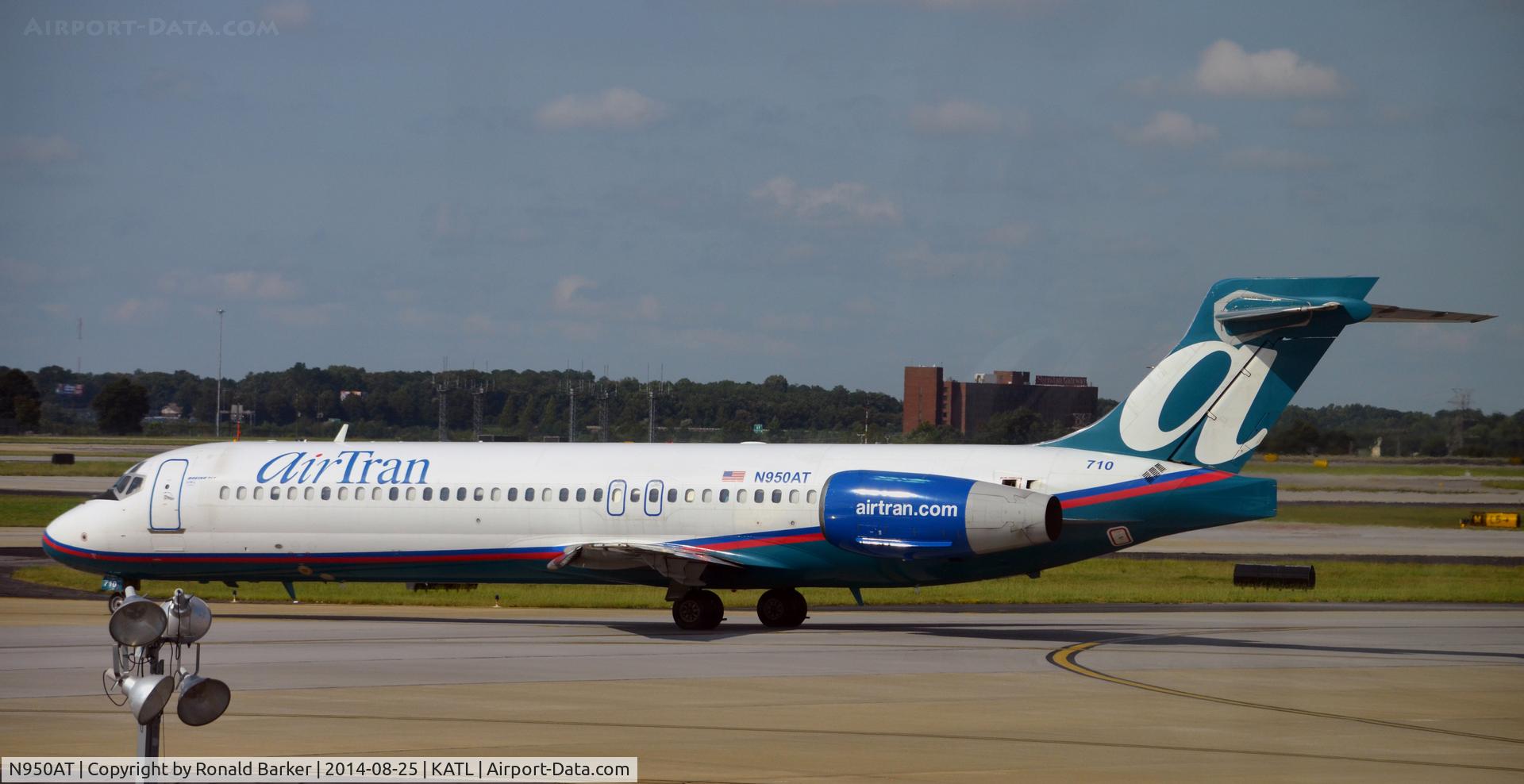 N950AT, 2000 Boeing 717-200 C/N 55012, Taxi Atlanta