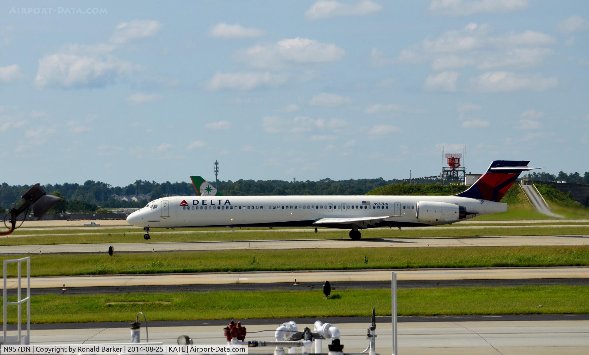 N957DN, 1997 McDonnell Douglas MD-90-30 C/N 53527, Takeoff Atlanta