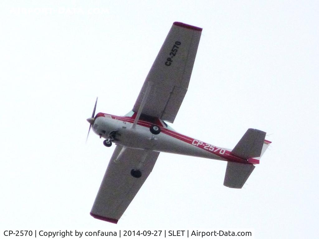 CP-2570, 1982 Cessna 152 C/N 15285495, Taking off El Trompillo