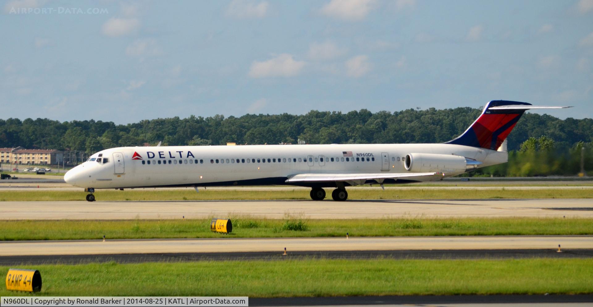 N960DL, 1990 McDonnell Douglas MD-88 C/N 49979, Taxi Atlanta