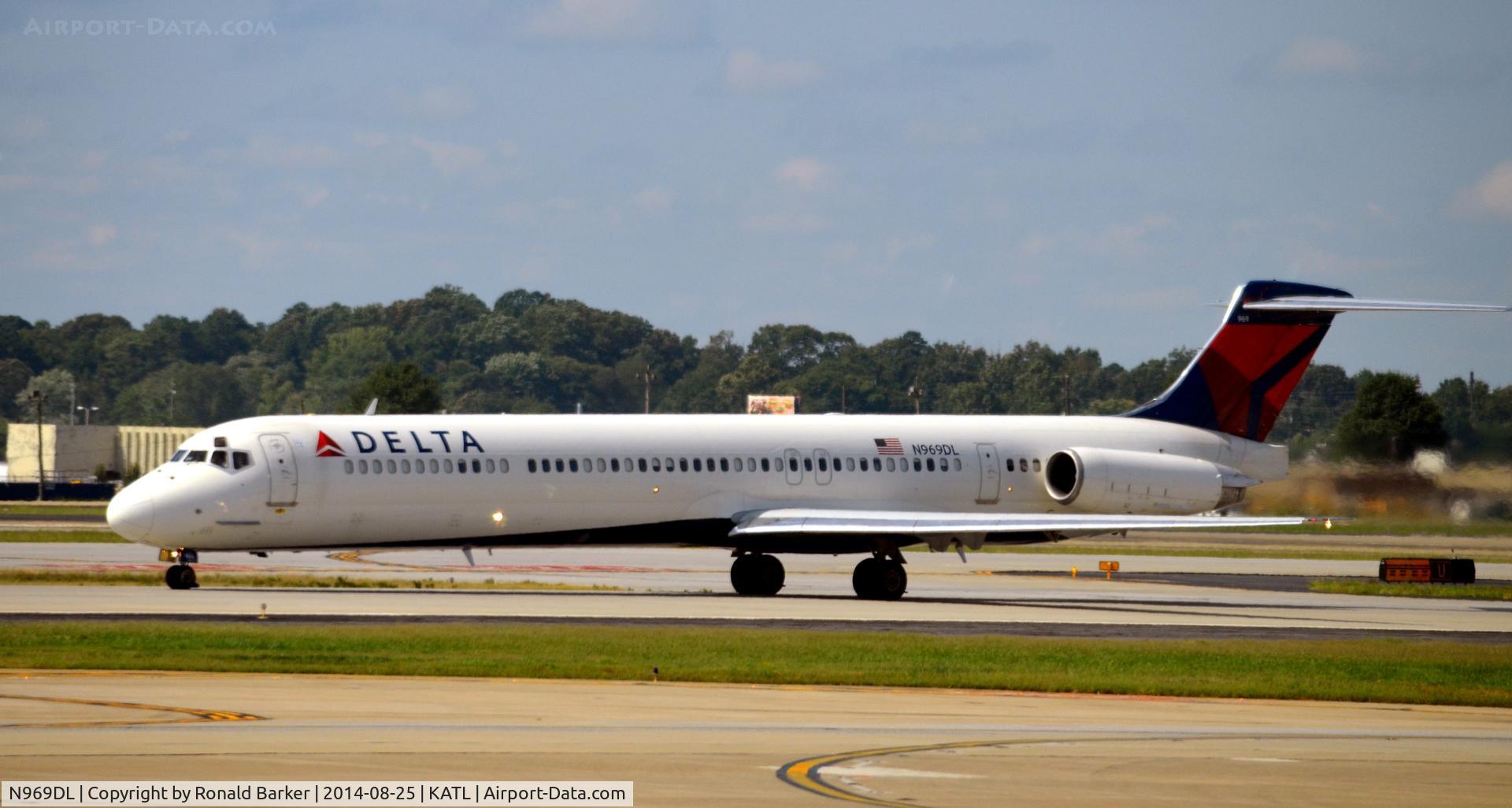 N969DL, 1990 McDonnell Douglas MD-88 C/N 53172, Taxi Atlanta