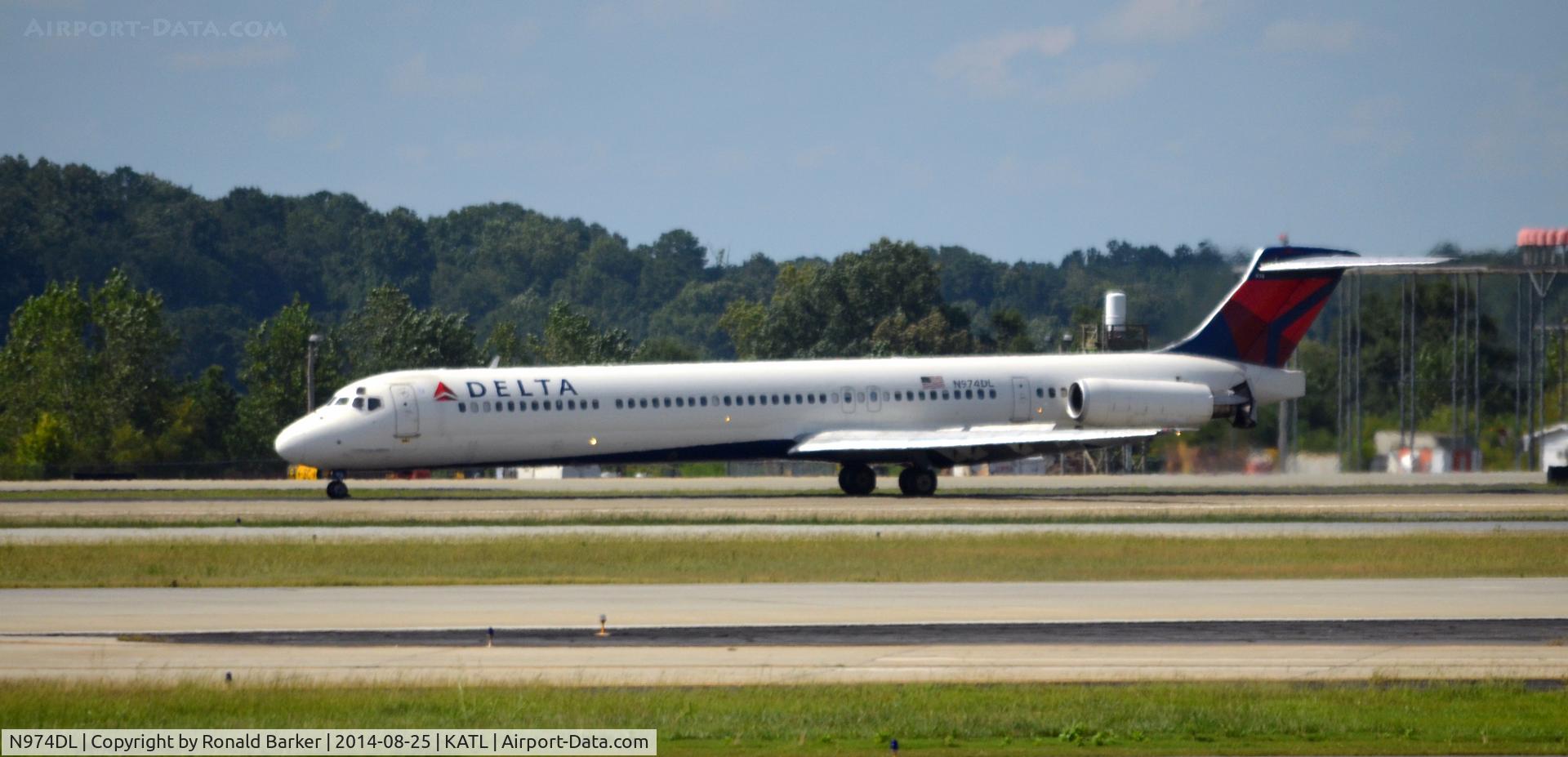 N974DL, 1991 McDonnell Douglas MD-88 C/N 53242, Landing Atlanta