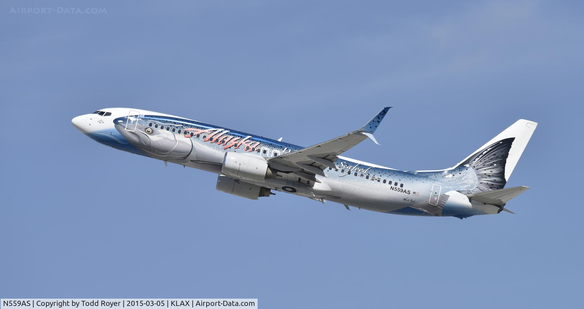 N559AS, 2006 Boeing 737-890 C/N 35178, Departing LAX on 25R