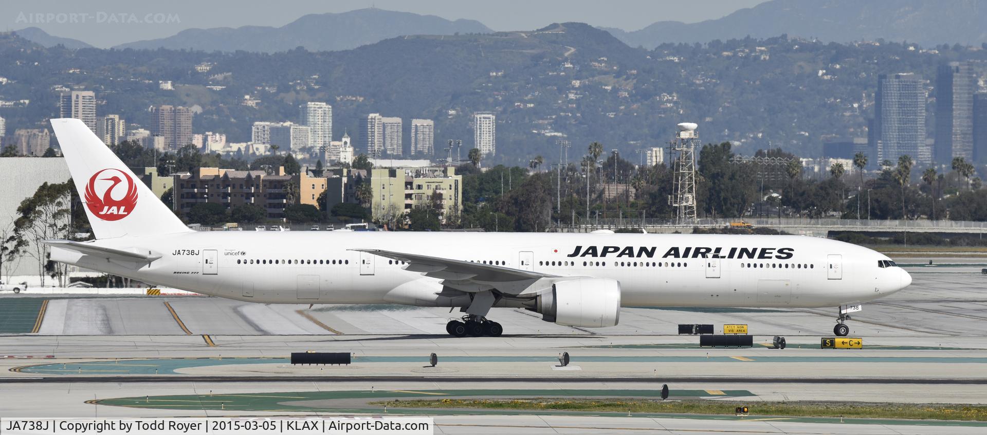 JA738J, 2008 Boeing 777-346/ER C/N 32436, Taxiing to gate at LAX