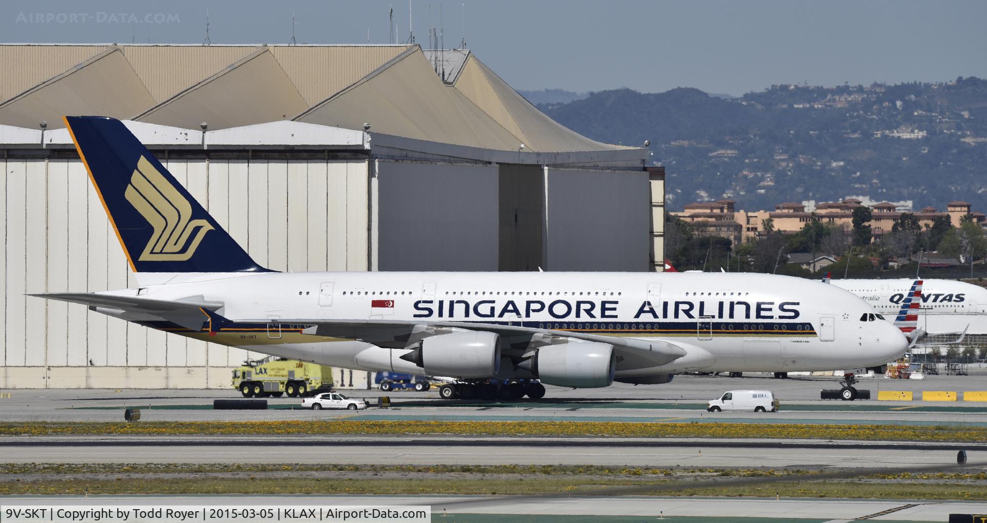 9V-SKT, 2012 Airbus A380-841 C/N 092, Taxiing to gate at LAX