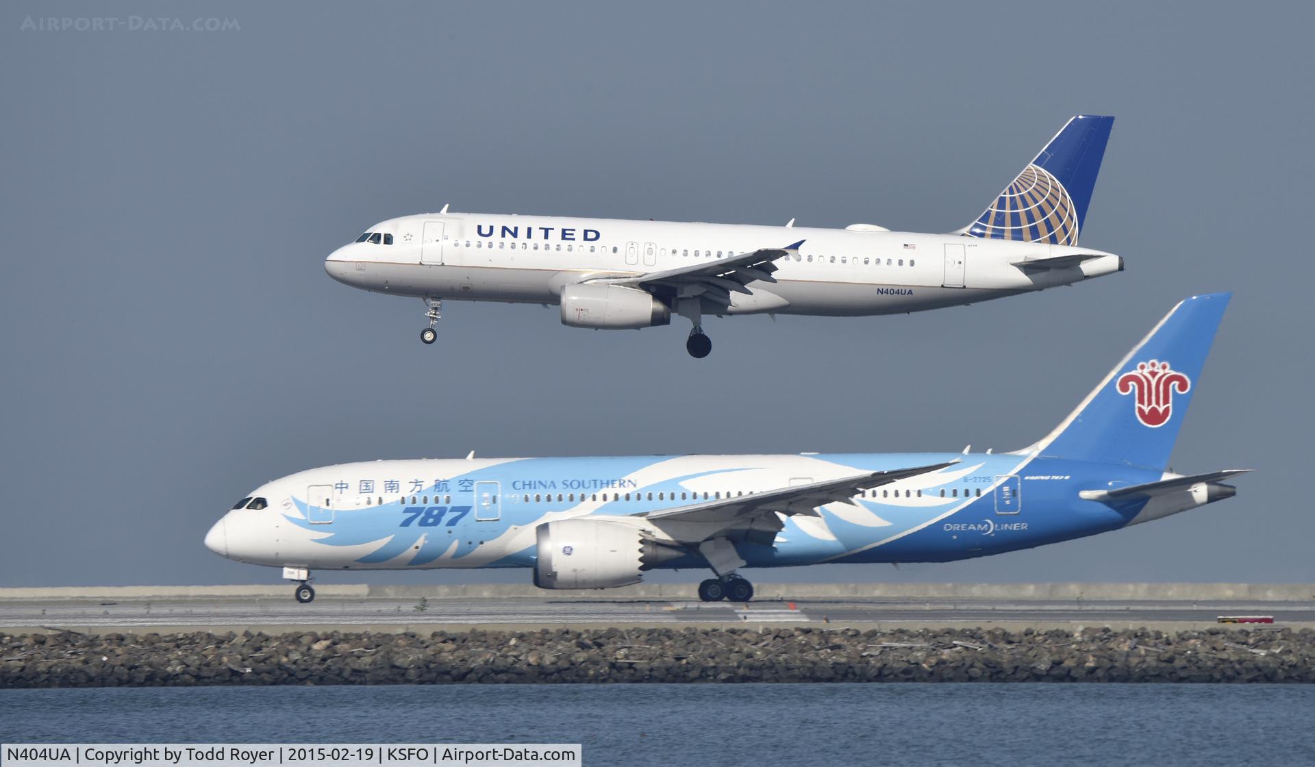 N404UA, 1993 Airbus A320-232 C/N 450, Landing at SFO