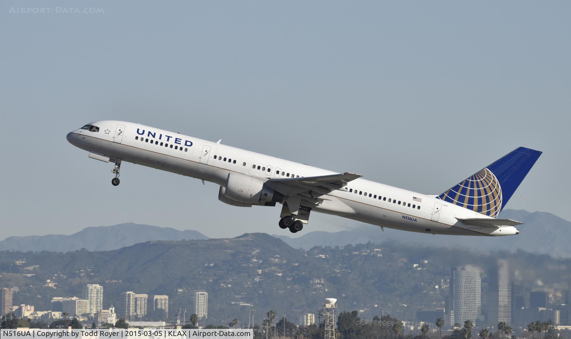 N516UA, 1990 Boeing 757-222 C/N 24860, Departing LAX on 25R