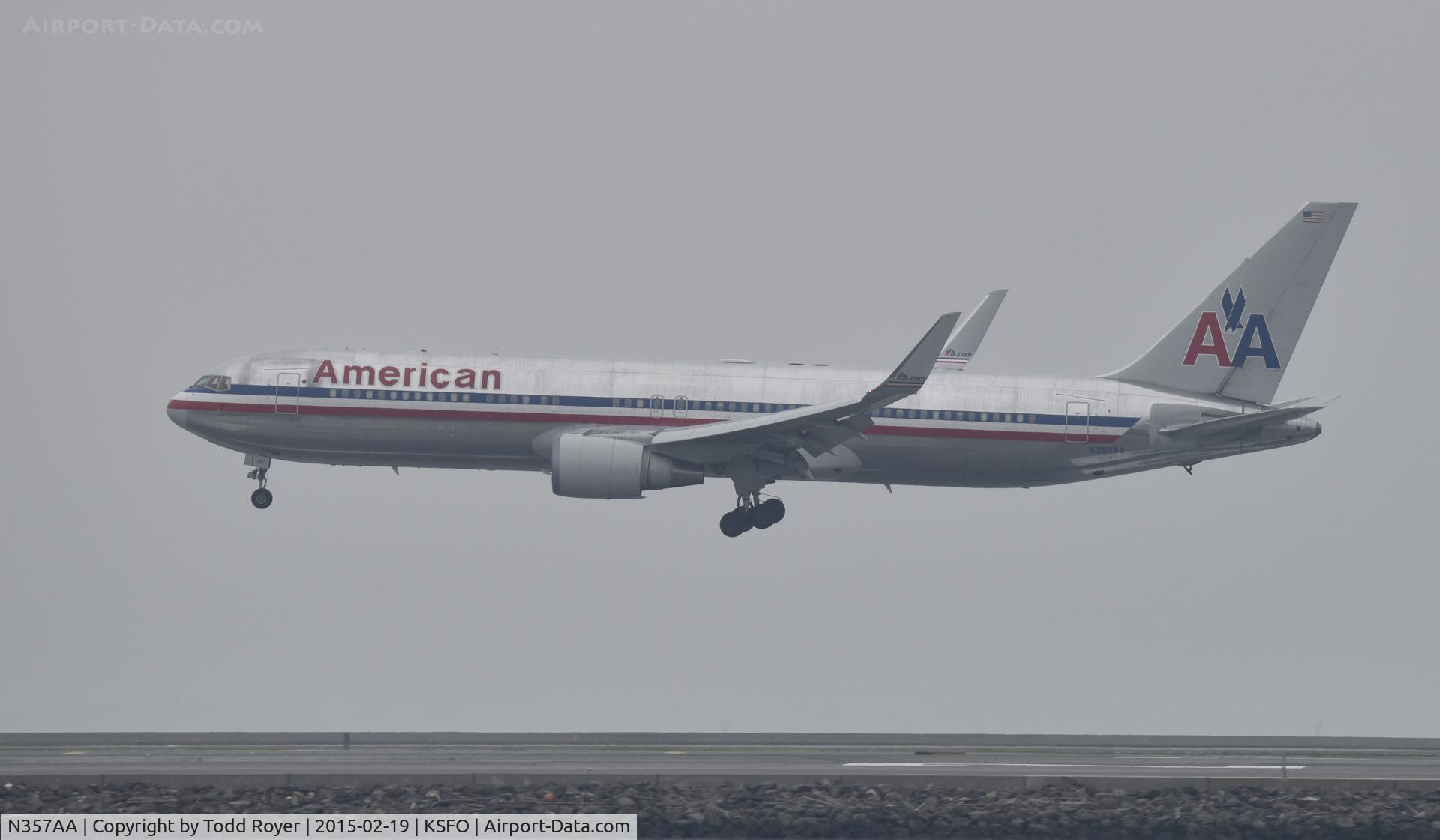 N357AA, 1988 Boeing 767-323 C/N 24038, Landing at SFO