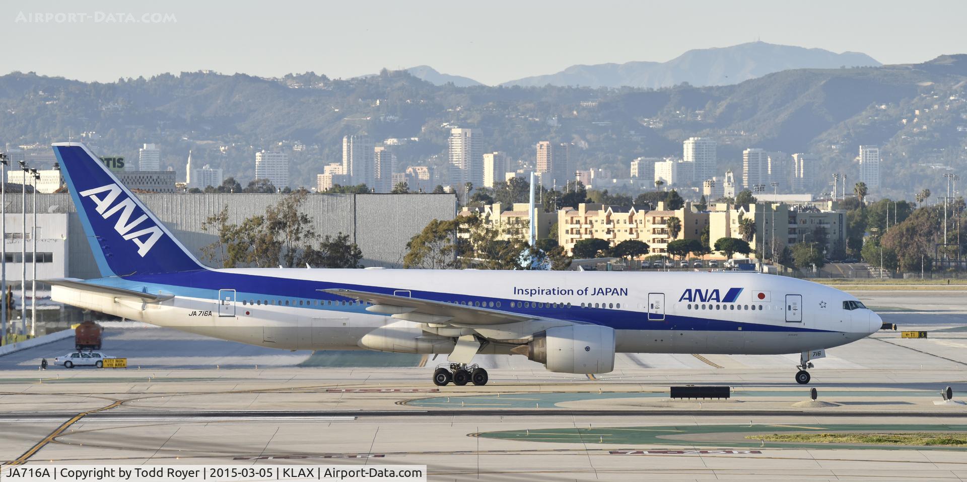 JA716A, 2006 Boeing 777-287/ER C/N 33414, Taxiing to gate at LAX