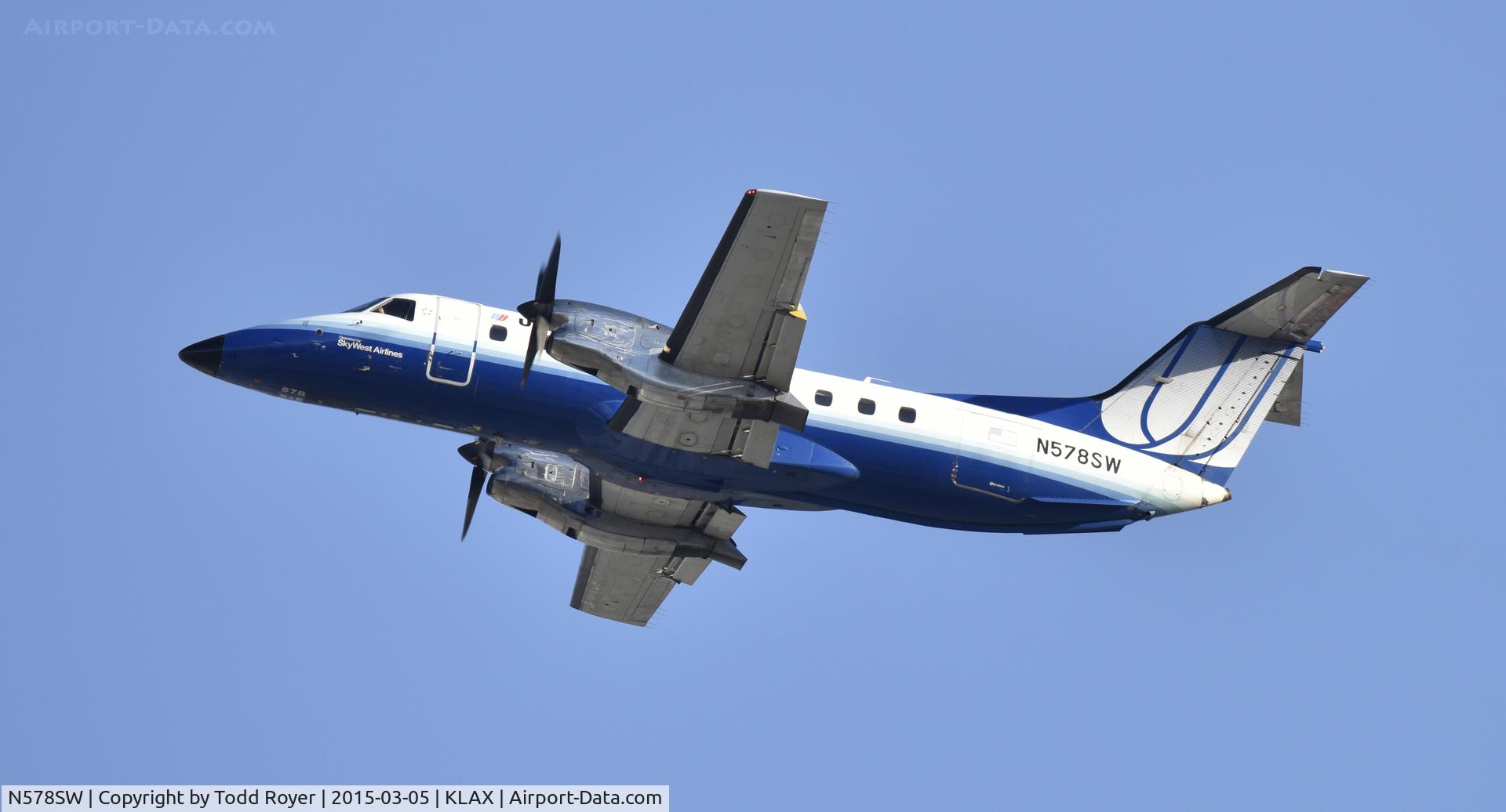 N578SW, 1998 Embraer EMB-120ER Brasilia C/N 120346, Departing LAX on 25R