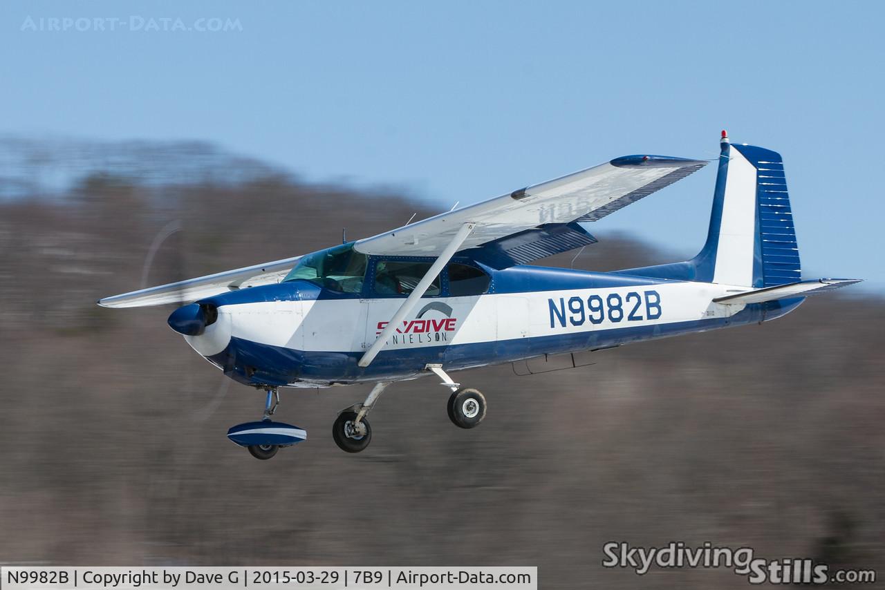 N9982B, 1957 Cessna 182A Skylane C/N 34382, On final at Ellington, CT