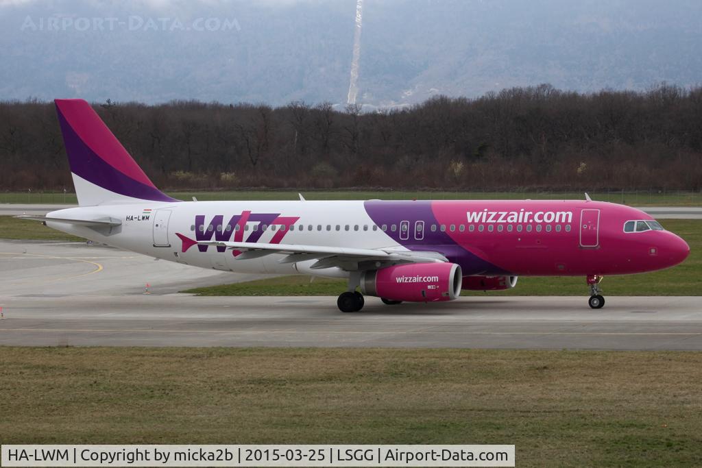 HA-LWM, 2012 Airbus A320-232 C/N 5021, Taxiing