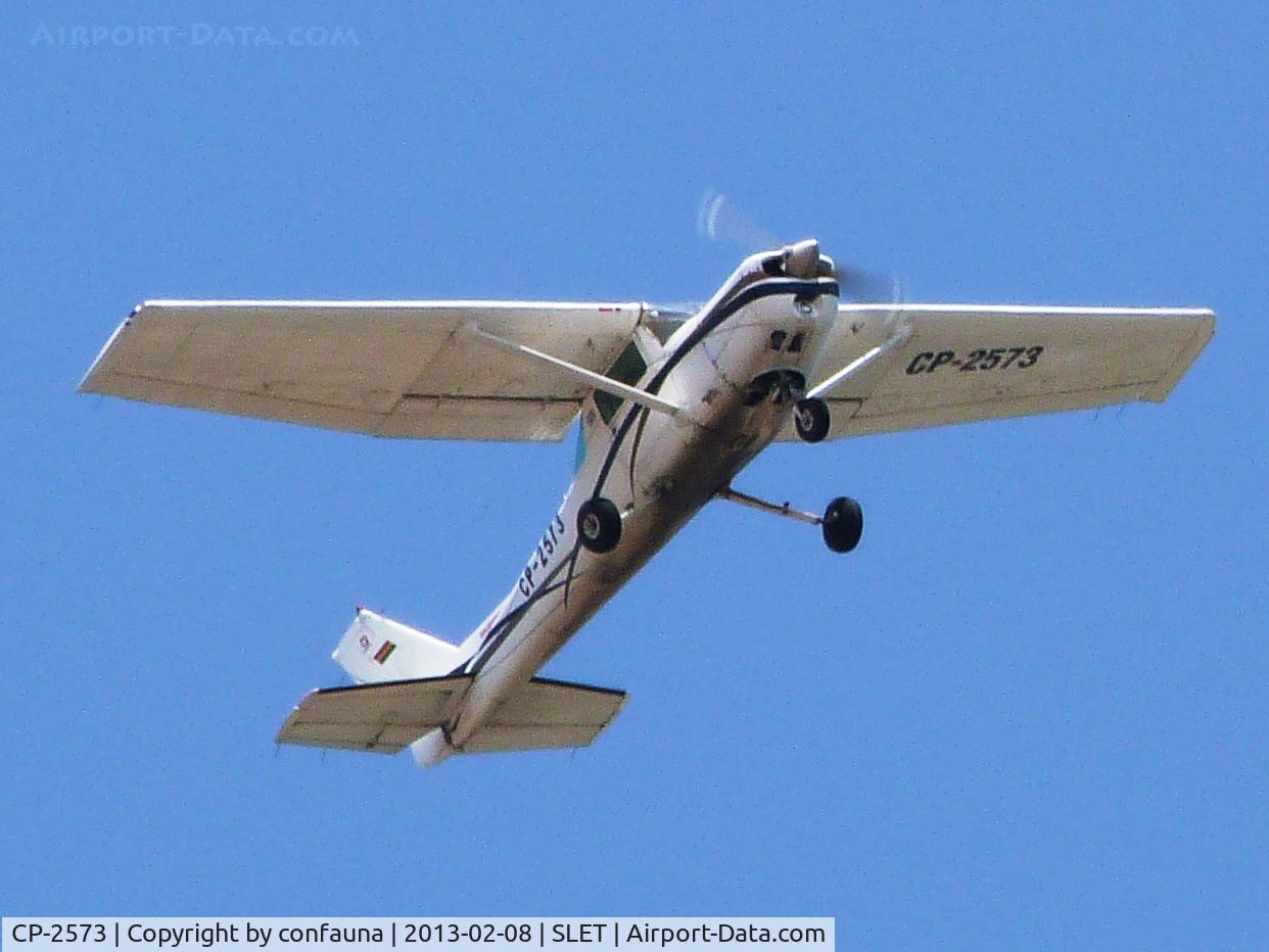 CP-2573, 1977 Cessna 152 C/N 15280529, Old paint design in 2013