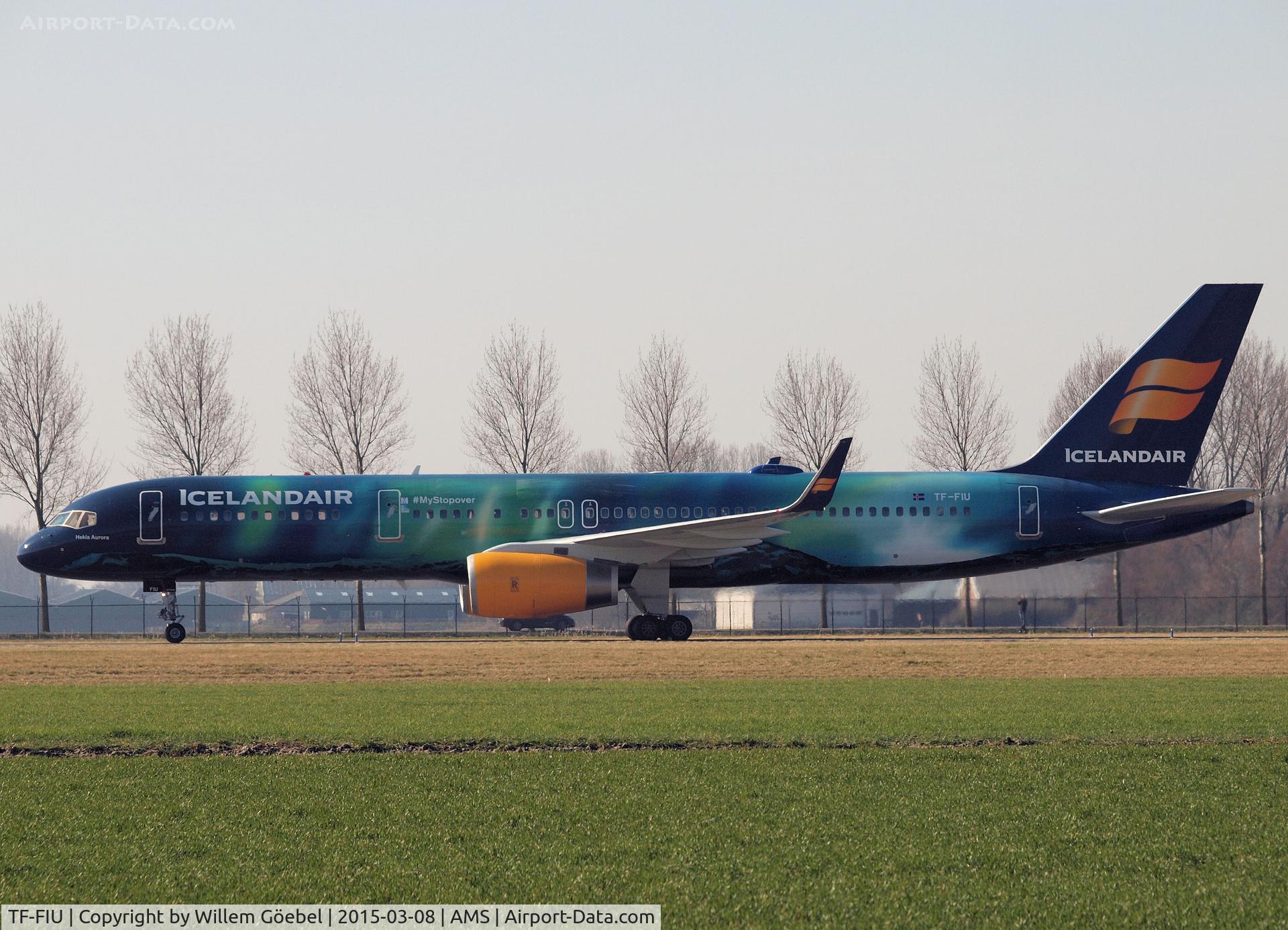 TF-FIU, 1994 Boeing 757-256 C/N 26243, Taxi to the gate in new colours