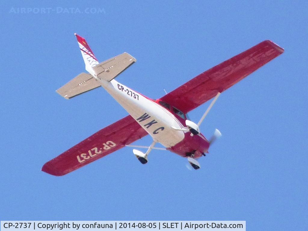 CP-2737, Cessna 172M C/N 17266039, Flying over the city