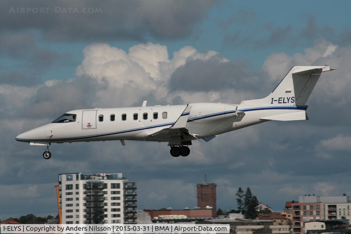 I-ELYS, 2005 Learjet 45 C/N 45-2016, On short final runway 30.