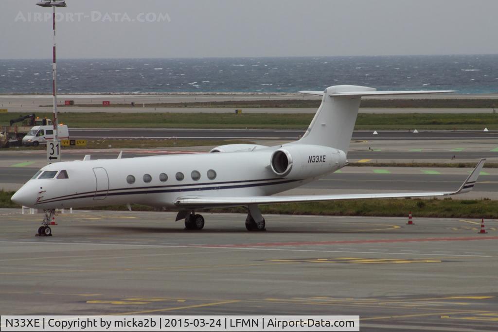 N33XE, 1996 Gulfstream Aerospace G-V C/N 506, Parked