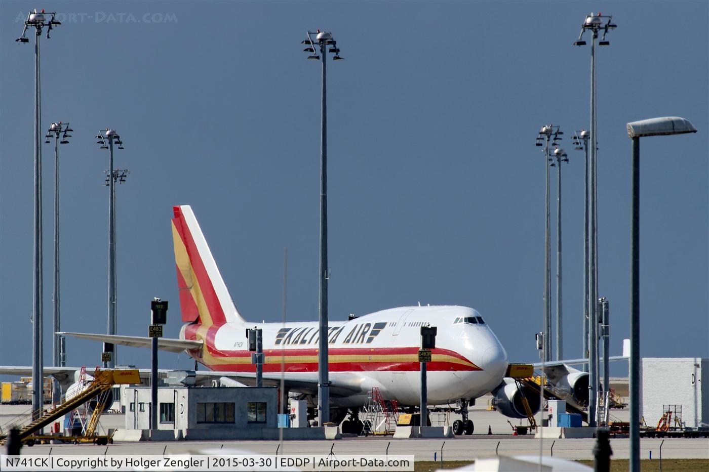 N741CK, 1979 Boeing 747-246B C/N 21679, Discover the plane between masts......