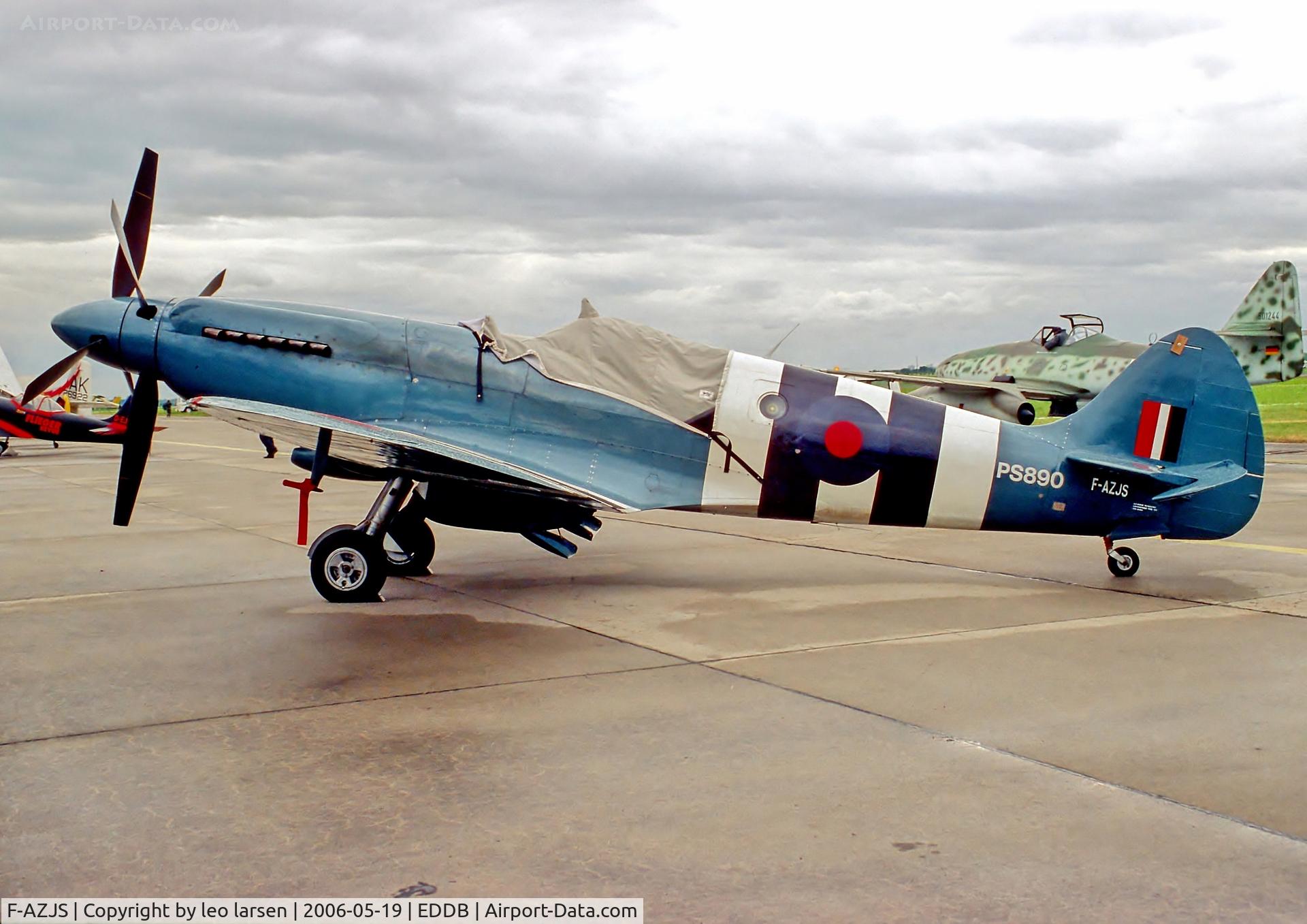 F-AZJS, 1944 Supermarine 389 Spitfire PR.XIX C/N 6S/585110, Berlin Air Show 19.5.06.Note the RR Grifon Scackleton engine with contra-Rotating propellers.