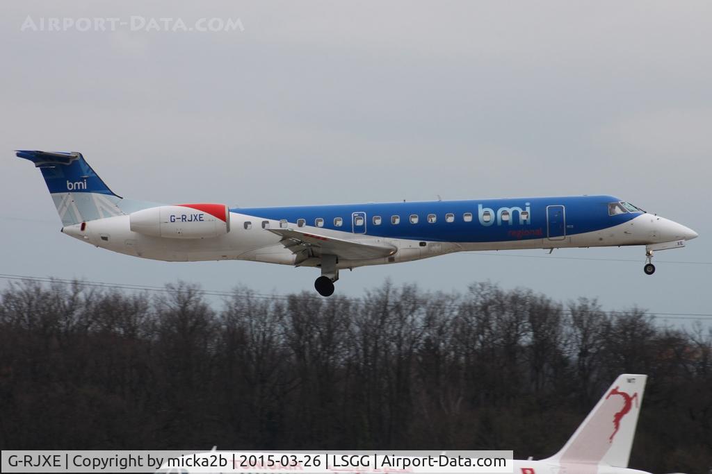 G-RJXE, 2000 Embraer EMB-145EP (ERJ-145EP) C/N 145245, Landing