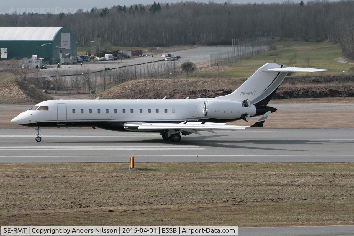 SE-RMT, 2014 Bombardier BD-700-1A10 Global 6000 C/N 9624, Arriving from St. Louis.